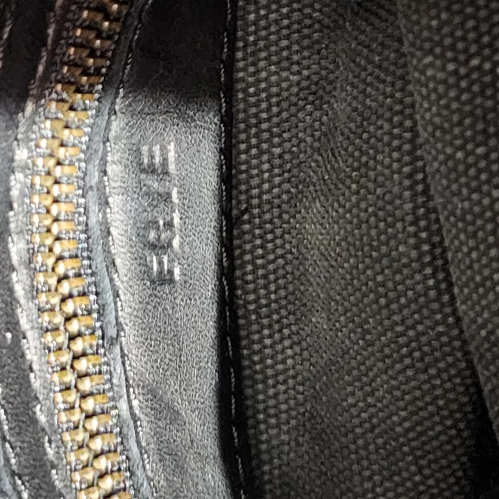 FRYE Black Circle-shaped Leather Studded Crossbody/Clutch/Wristlet - NWOT - Picture 3 of 7
